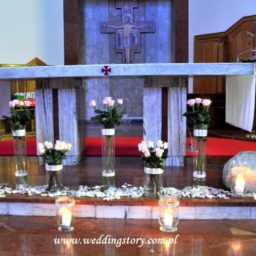 dekoracja-oltarza-na-slub-swiece-roze-bikiety-slubne-lublin_mbni47751475