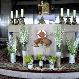 rustykalna-dekoracja-oltarza-na-ceremonie-slubna-lublin-wolka_cgox28840974